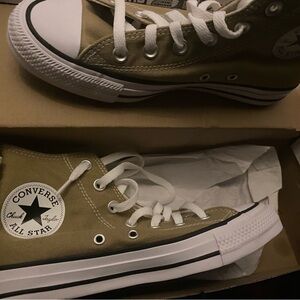 Converse All Star High-Top in Olive and White